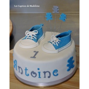 le gâteau chaussures bébé converse