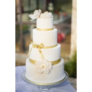 Wedding cake chic blanc et or